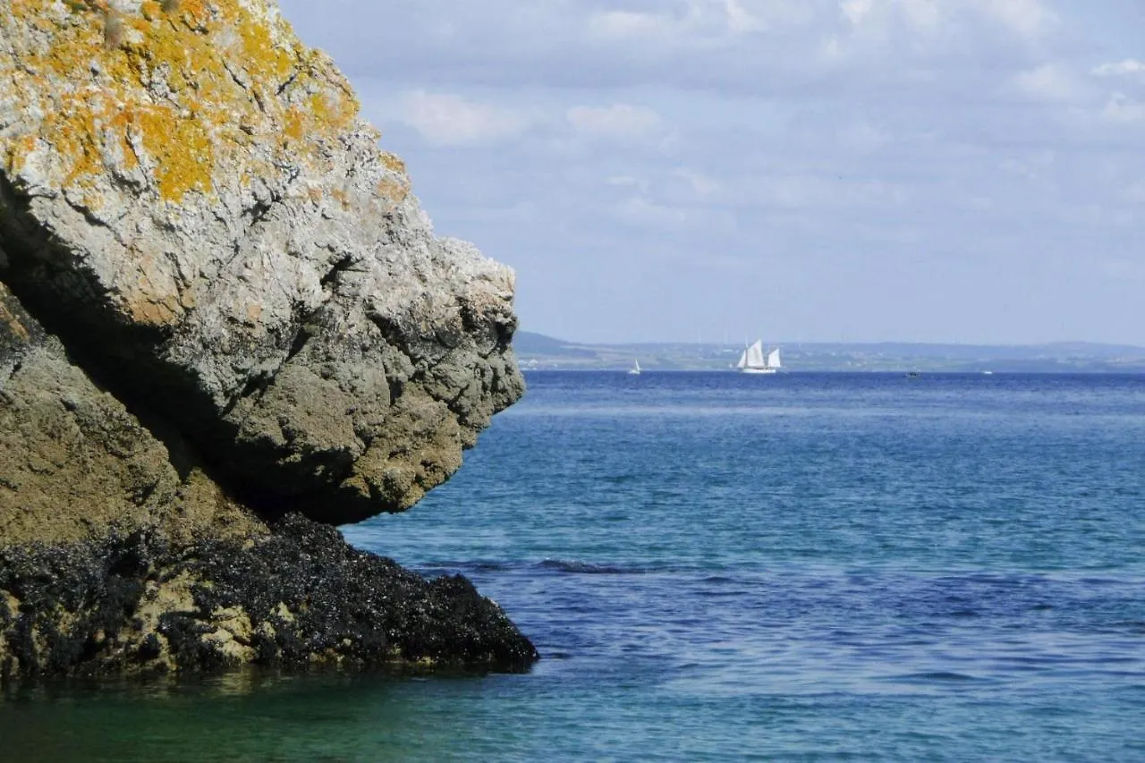 Comfortable Holiday Home With Partial Sea Views, Douarnenez-Treboul France