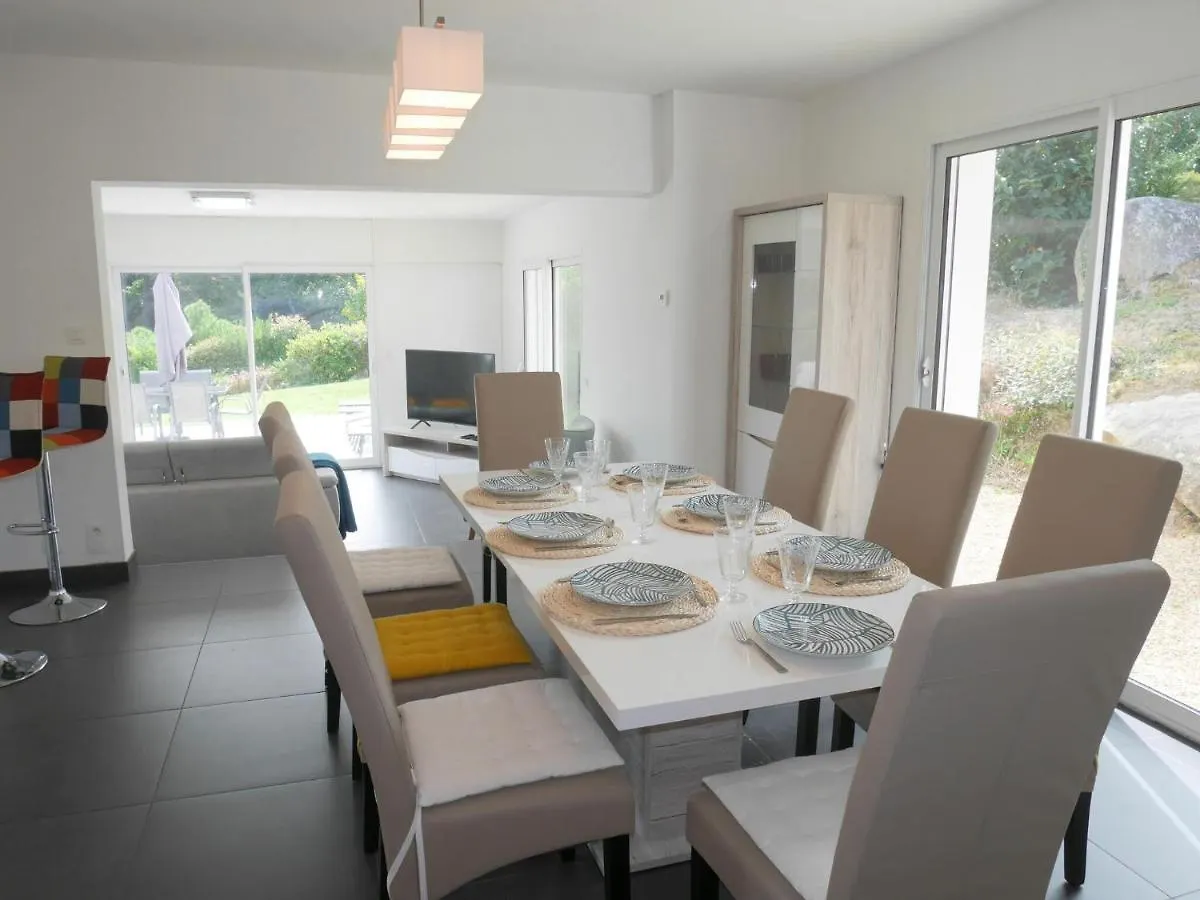 Comfortable Holiday Home With Partial Sea Views, Douarnenez-Treboul