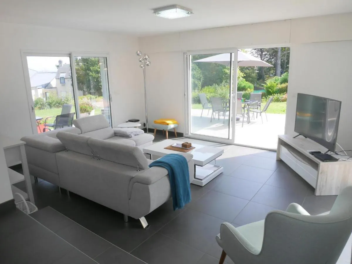 Comfortable Holiday Home With Partial Sea Views, Douarnenez-Treboul
