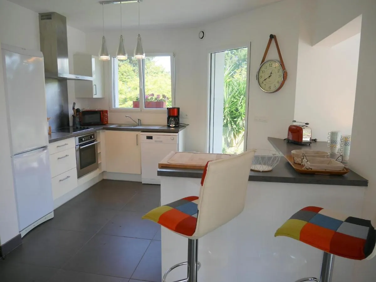 Comfortable Holiday Home With Partial Sea Views, Douarnenez-Treboul France