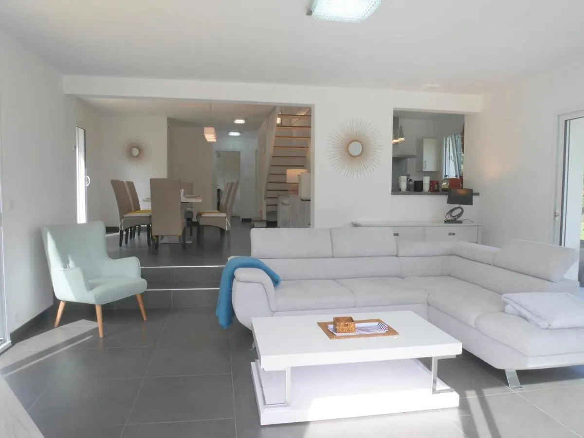 Comfortable Holiday Home With Partial Sea Views, Douarnenez-Treboul