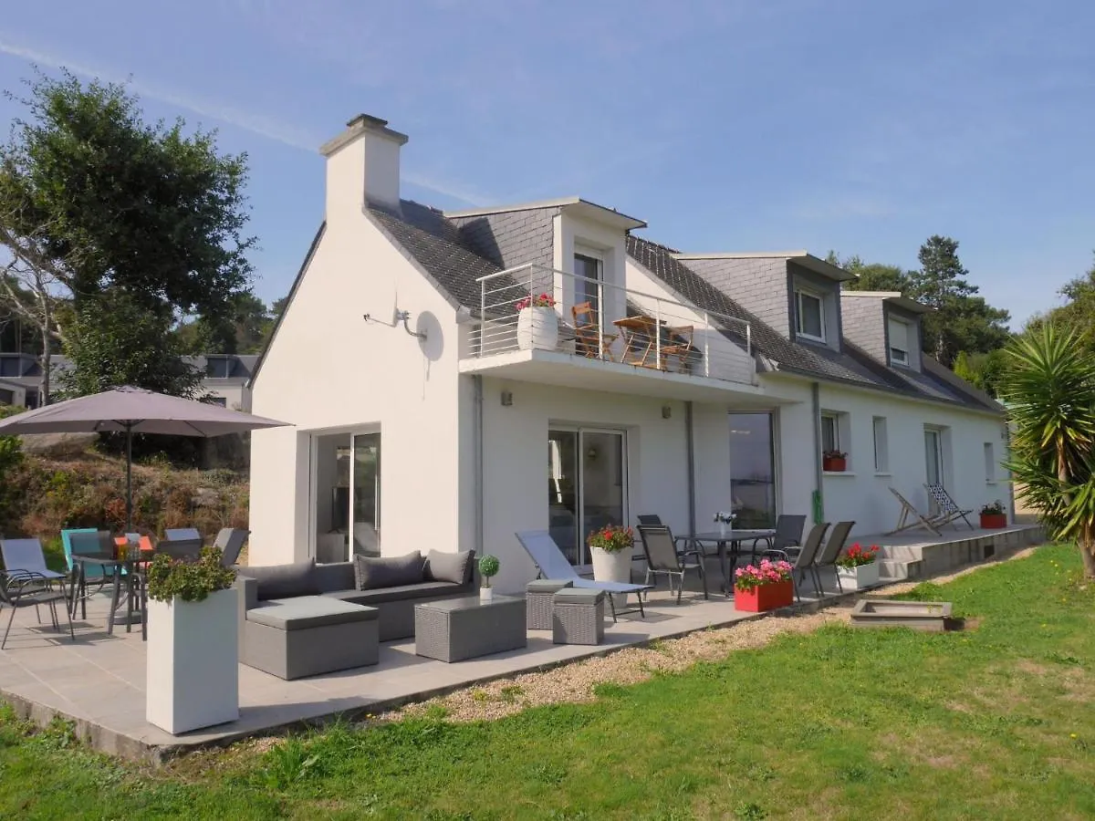 Comfortable Holiday Home With Partial Sea Views, Douarnenez-Treboul