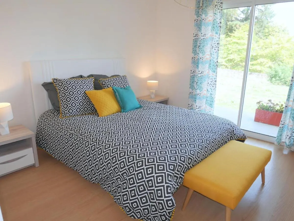 Comfortable Holiday Home With Partial Sea Views, Douarnenez-Treboul  Douarnenez