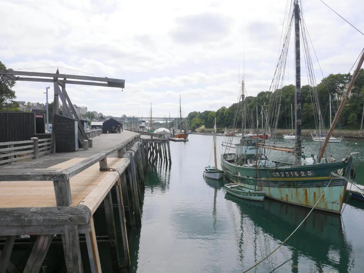 Comfortable Holiday Home With Partial Sea Views, Douarnenez-Treboul Douarnenez
