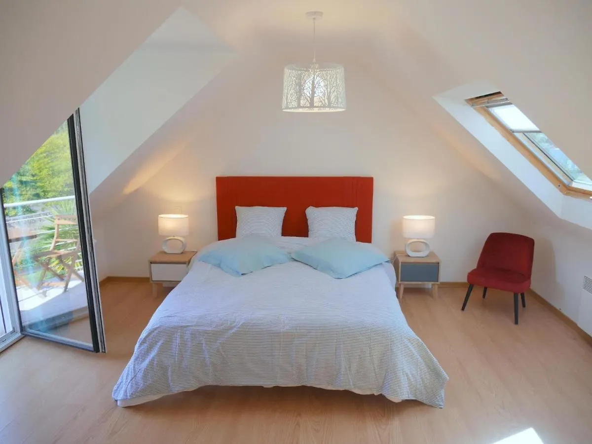 Comfortable Holiday Home With Partial Sea Views, Douarnenez-Treboul