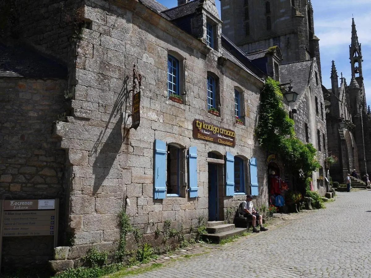 Comfortable Holiday Home With Partial Sea Views, Douarnenez-Treboul