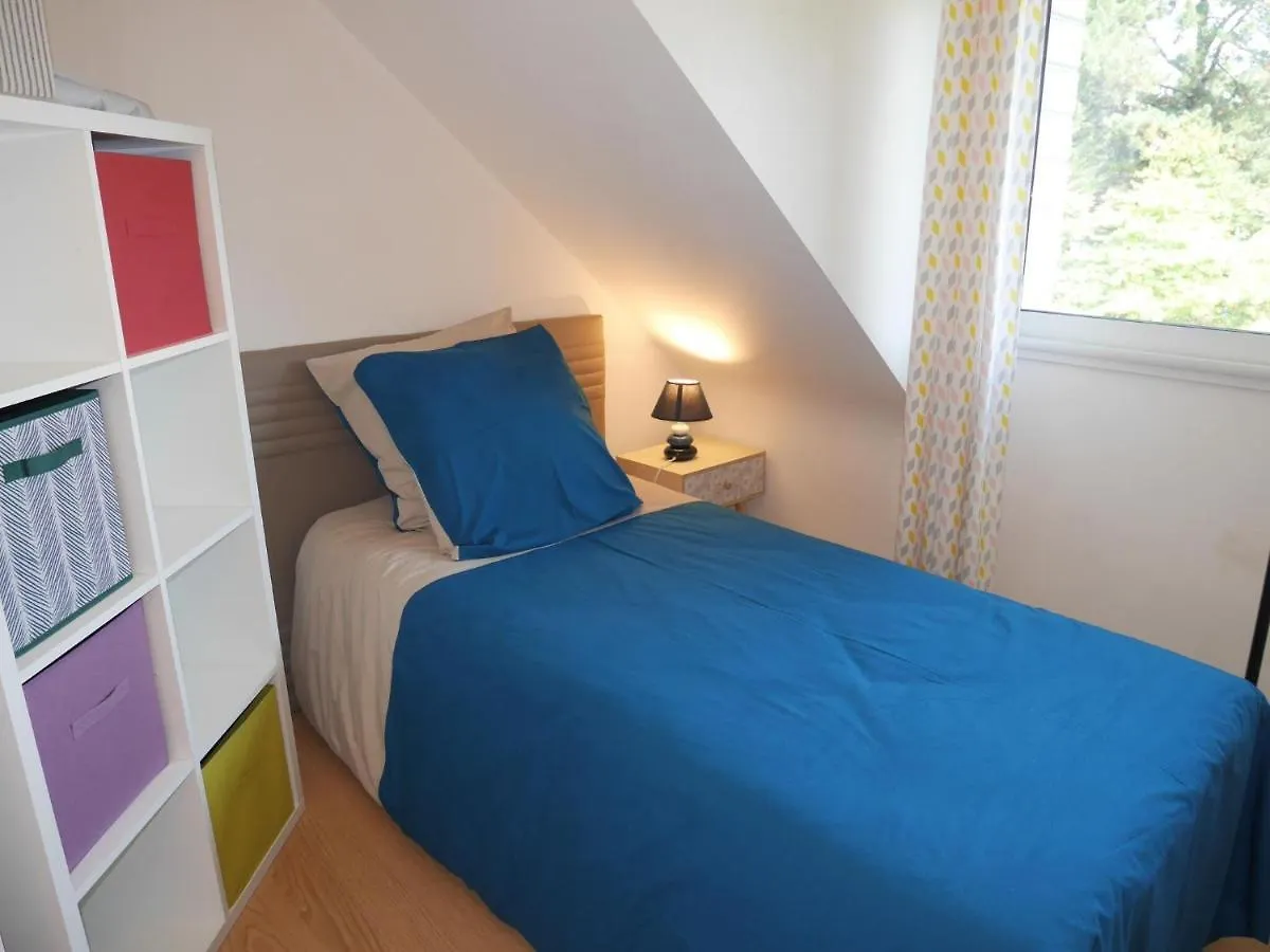 Comfortable Holiday Home With Partial Sea Views, Douarnenez-Treboul
