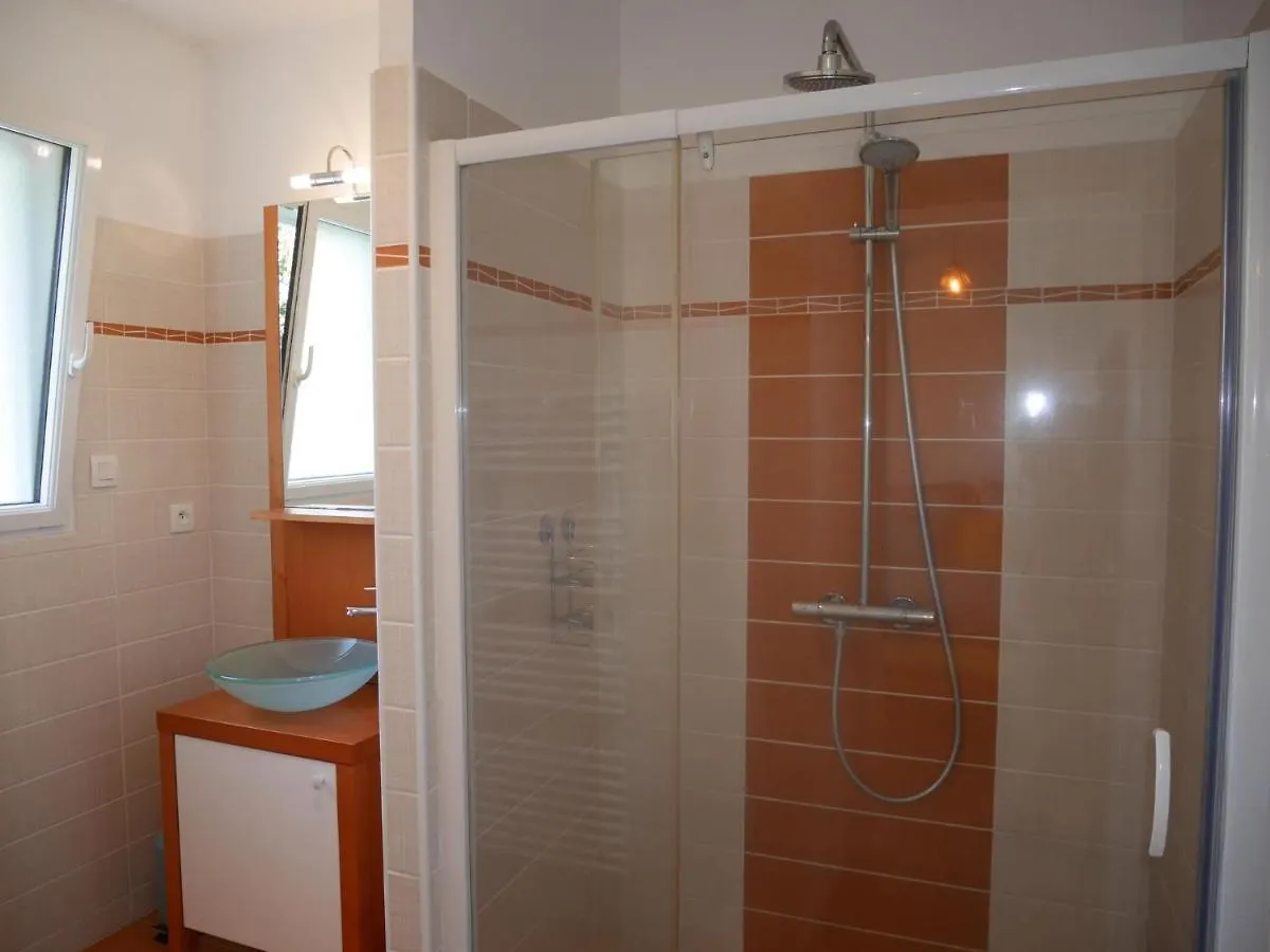 Comfortable Holiday Home With Partial Sea Views, Douarnenez-Treboul France