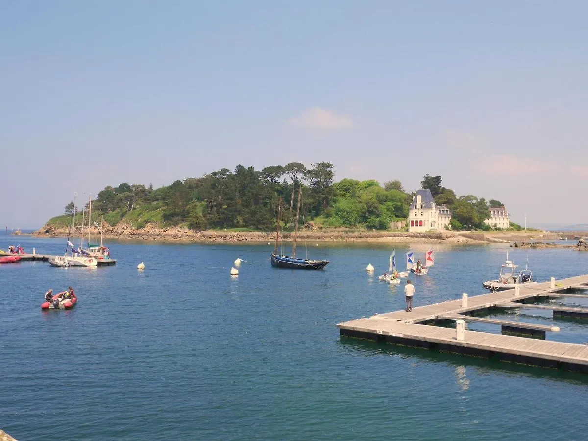 Comfortable Holiday Home With Partial Sea Views, Douarnenez-Treboul  Douarnenez