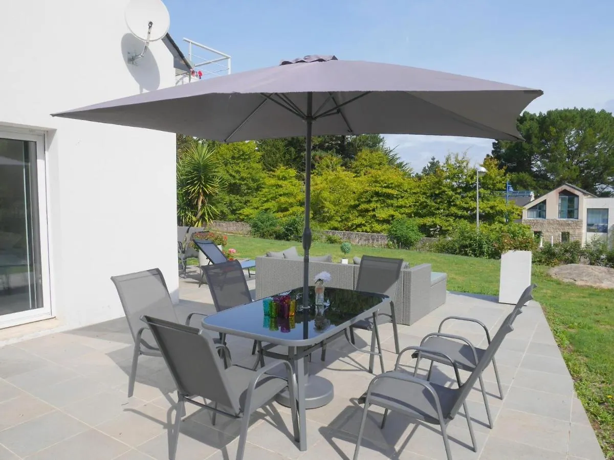 Comfortable Holiday Home With Partial Sea Views, Douarnenez-Treboul France