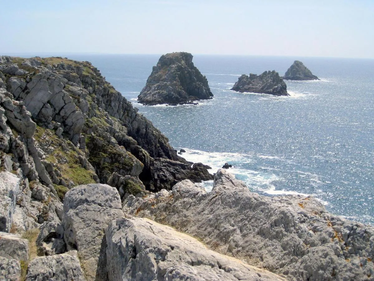 Comfortable Holiday Home With Partial Sea Views, Douarnenez-Treboul Douarnenez