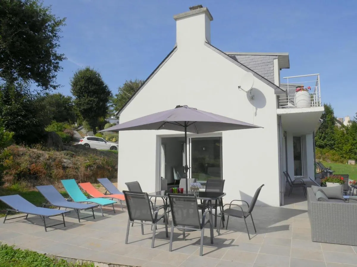 Comfortable Holiday Home With Partial Sea Views, Douarnenez-Treboul