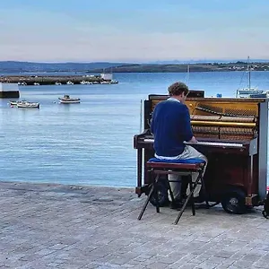 Petit Les Pieds Dans L'eau Douarnenez